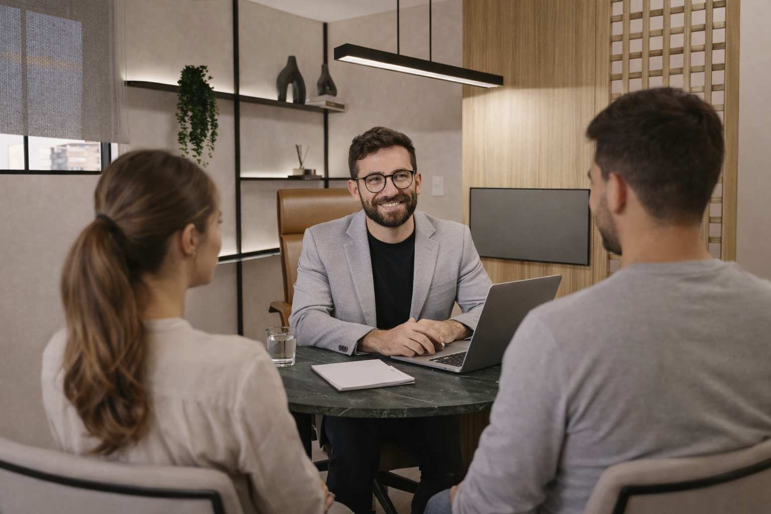 Jeff em atendimento no consultório da Pratique